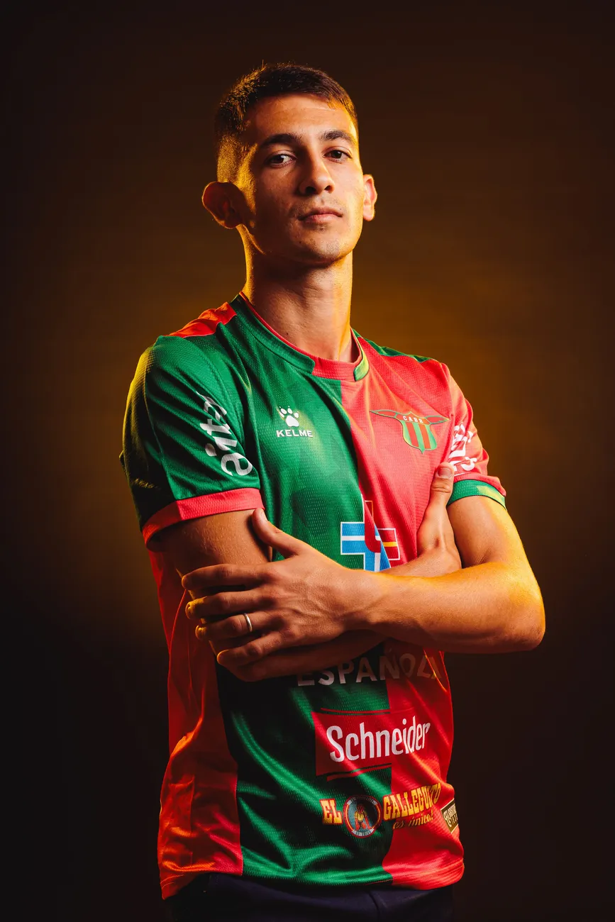 Jugador del plantel con la camiseta 2026